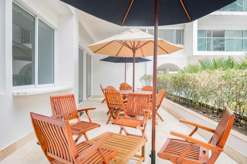 Deluxe 2BR w/ Terrace & A/C in Morros