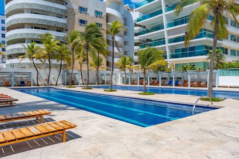 Deluxe 2BR w/ Terrace & A/C in Morros