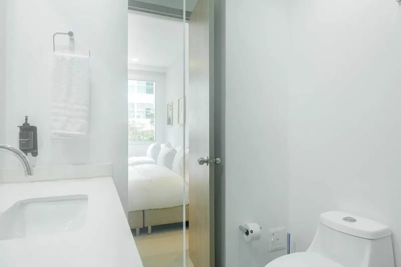 Deluxe 2BR w/ Terrace & A/C in Morros