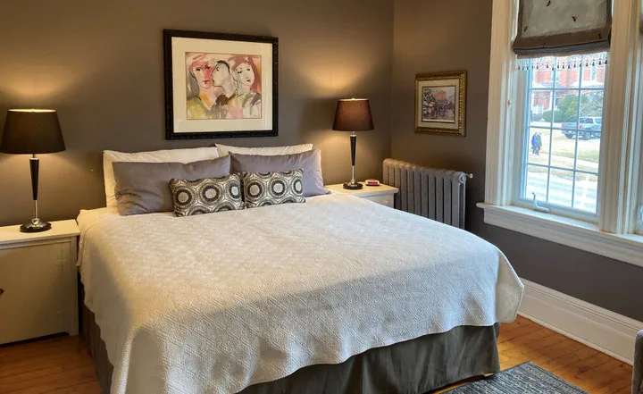 Cama queen con baño privado
