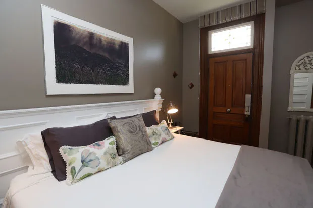 Suite Walker con cama king, baño en suite y entrada privada