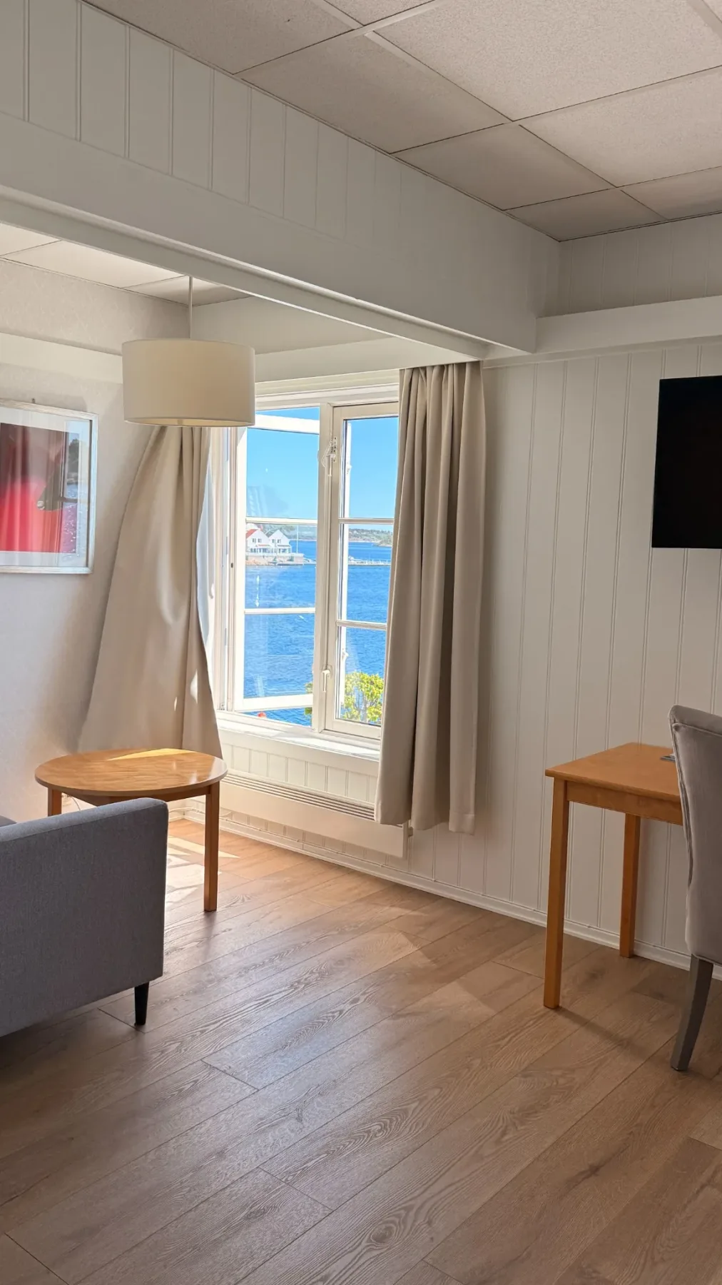 Family room sitting area with sea view
