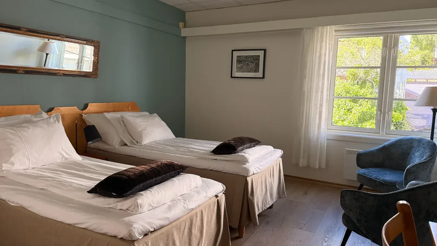 Twin room with two separate beds