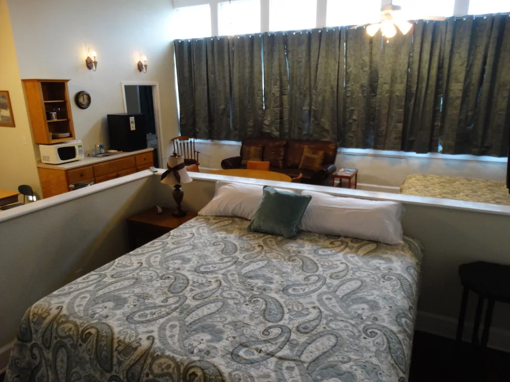 Brown Suite king bed