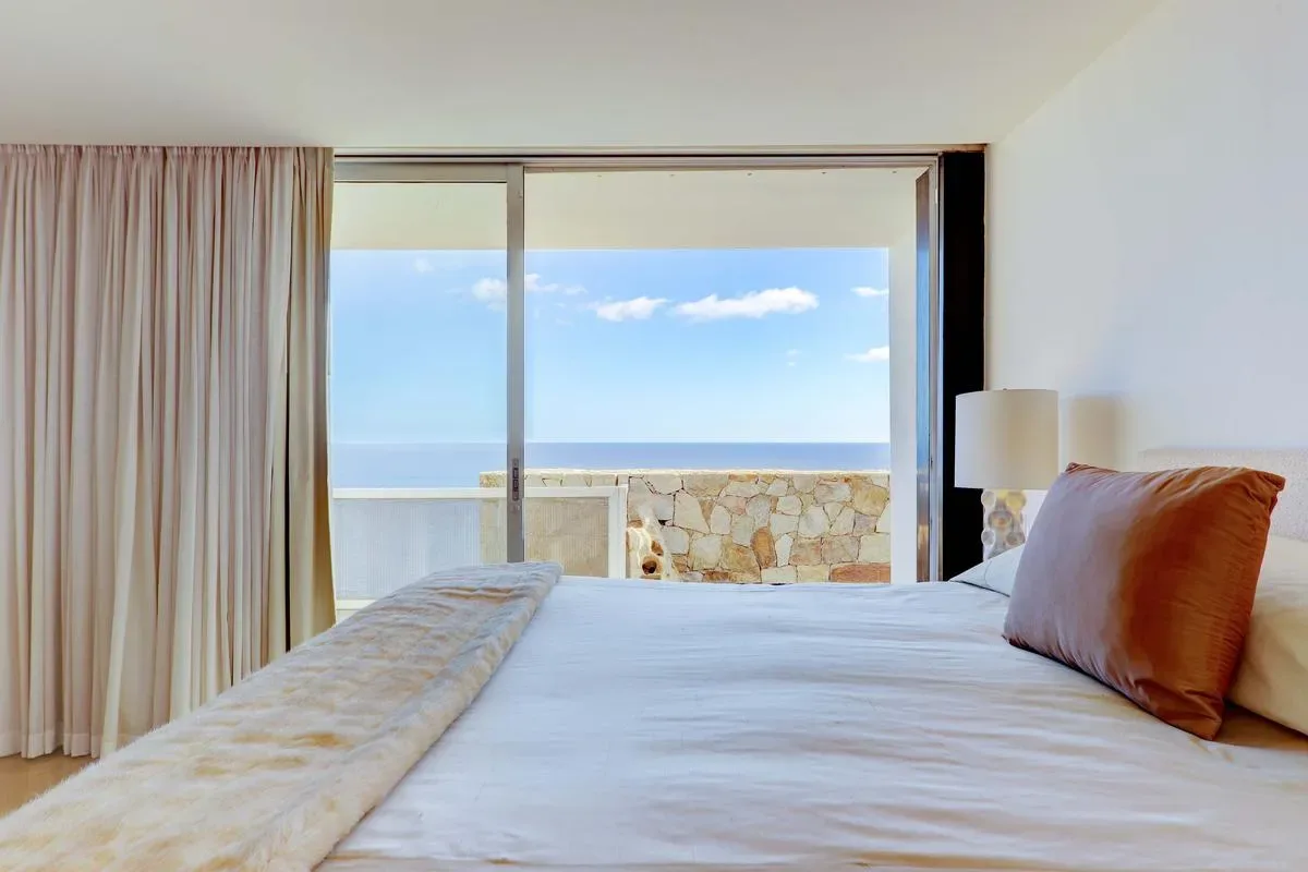 Remarkable 4BR Villa w/ Oceans Views & Pool