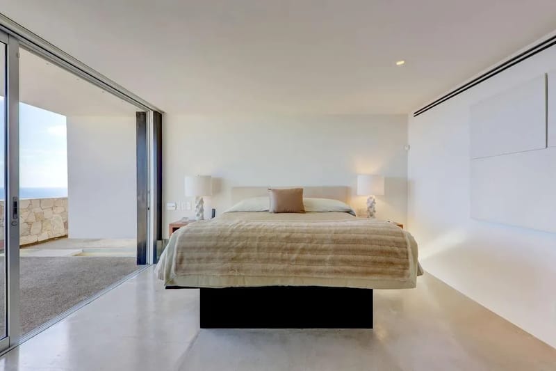 Remarkable 4BR Villa w/ Oceans Views & Pool