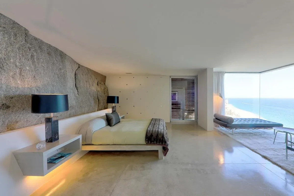 Remarkable 4BR Villa w/ Oceans Views & Pool
