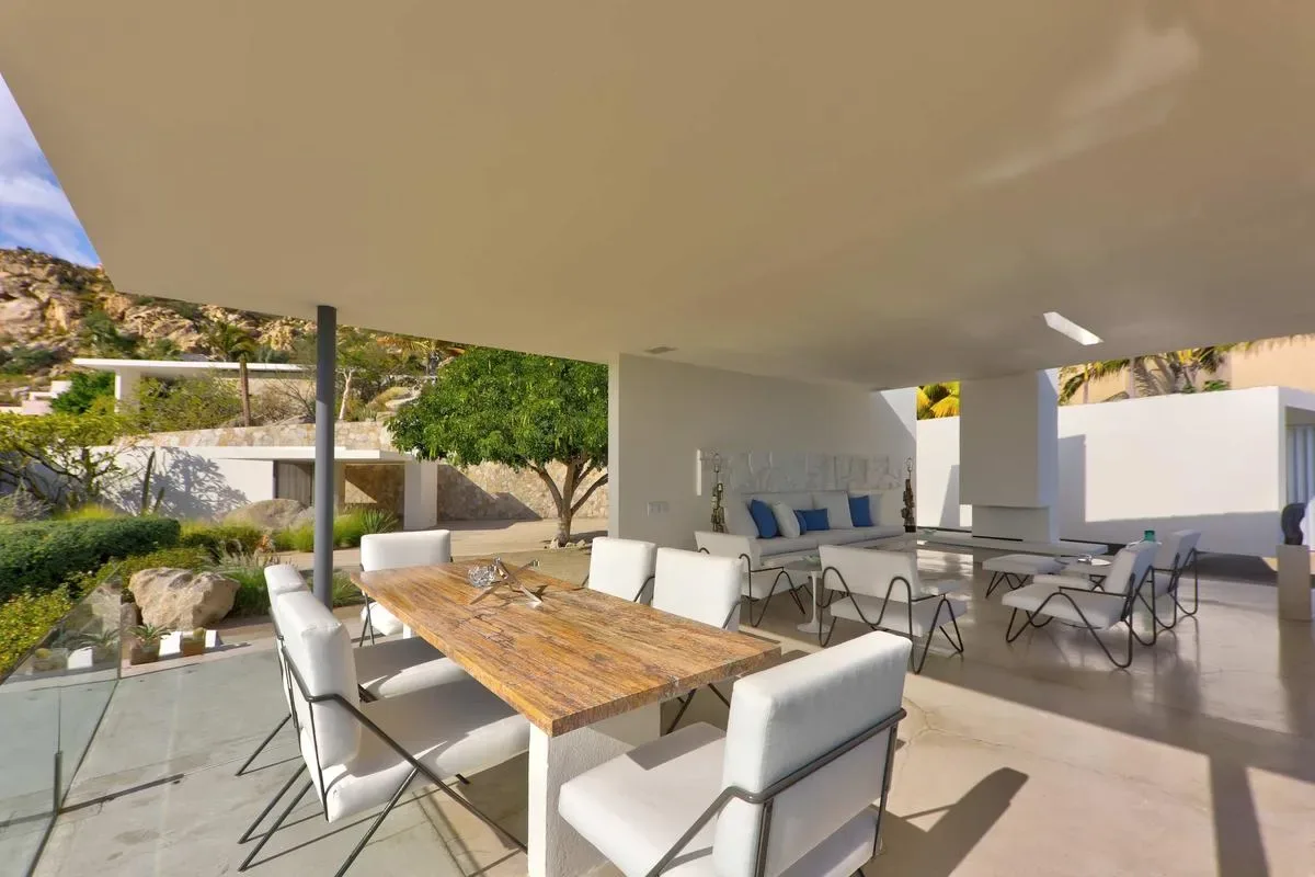 Remarkable 4BR Villa w/ Oceans Views & Pool