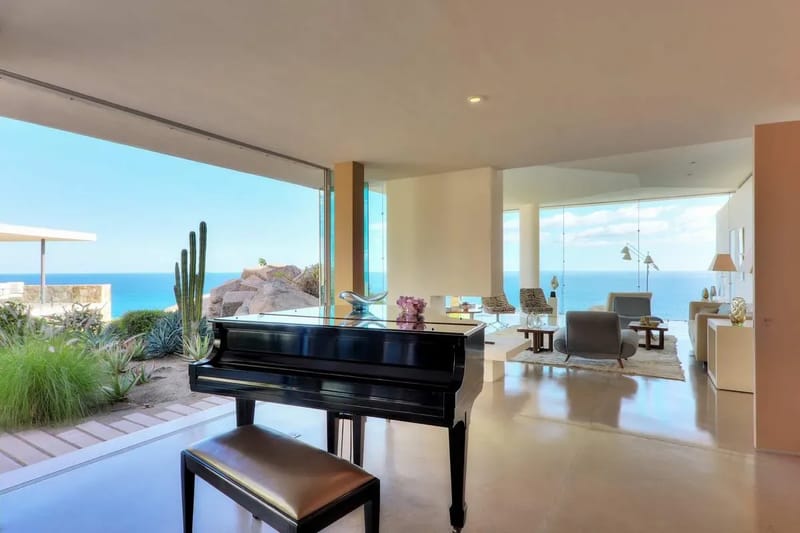Remarkable 4BR Villa w/ Oceans Views & Pool