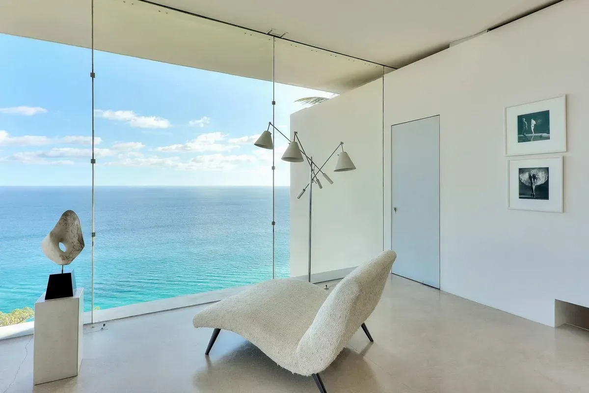 Remarkable 4BR Villa w/ Oceans Views & Pool