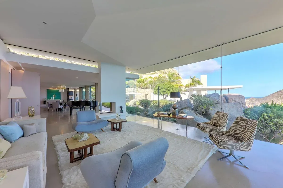 Remarkable 4BR Villa w/ Oceans Views & Pool