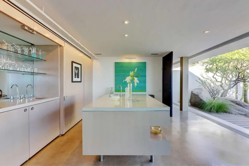Remarkable 4BR Villa w/ Oceans Views & Pool