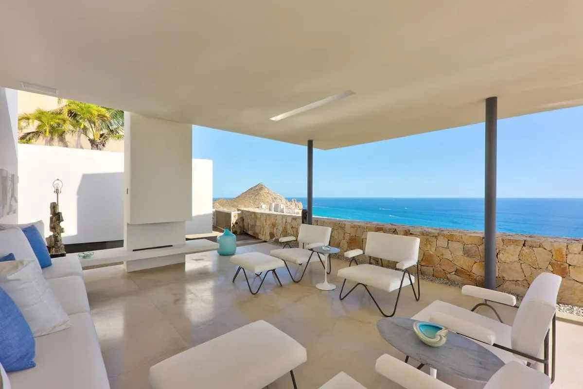 Remarkable 4BR Villa w/ Oceans Views & Pool