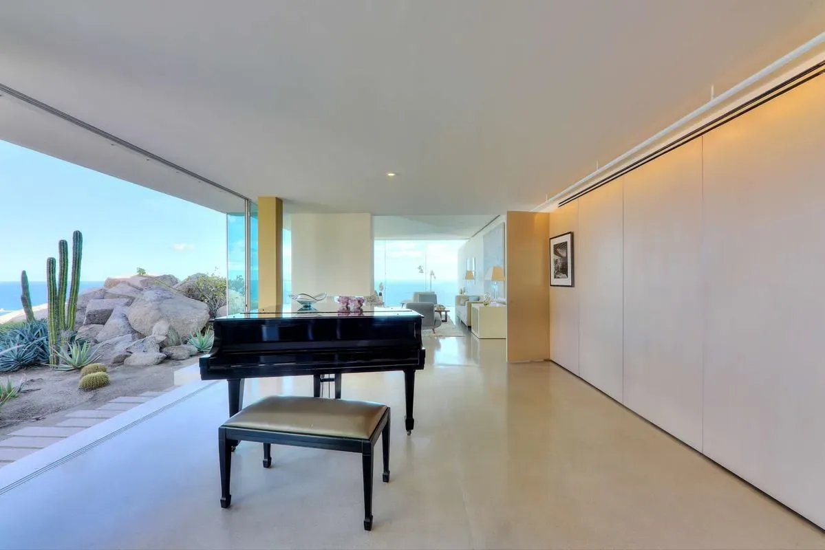 Remarkable 4BR Villa w/ Oceans Views & Pool