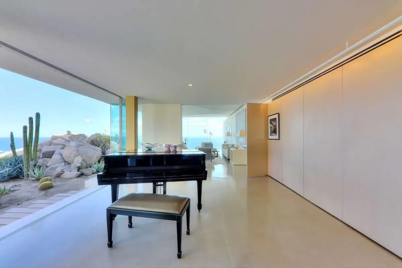 Remarkable 4BR Villa w/ Oceans Views & Pool