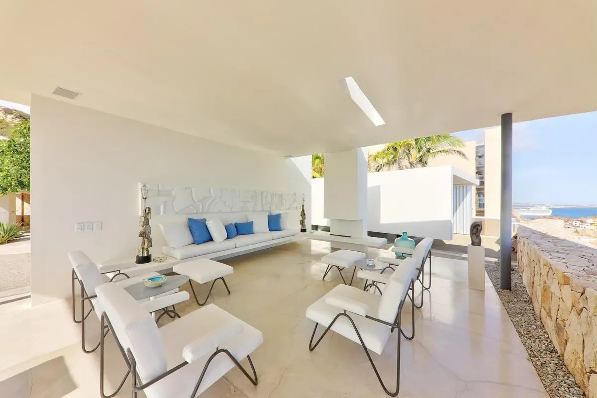 Remarkable 4BR Villa w/ Oceans Views & Pool