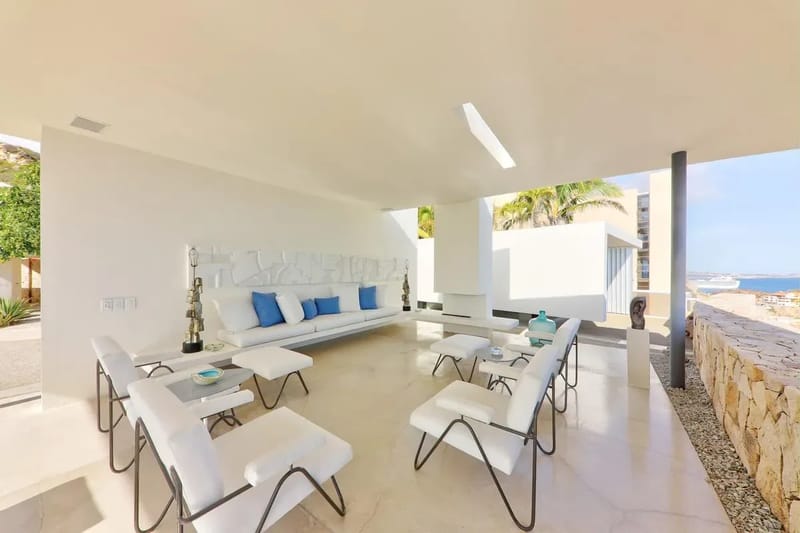 Remarkable 4BR Villa w/ Oceans Views & Pool