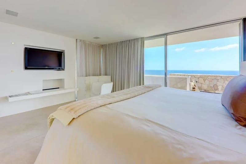 Remarkable 4BR Villa w/ Oceans Views & Pool