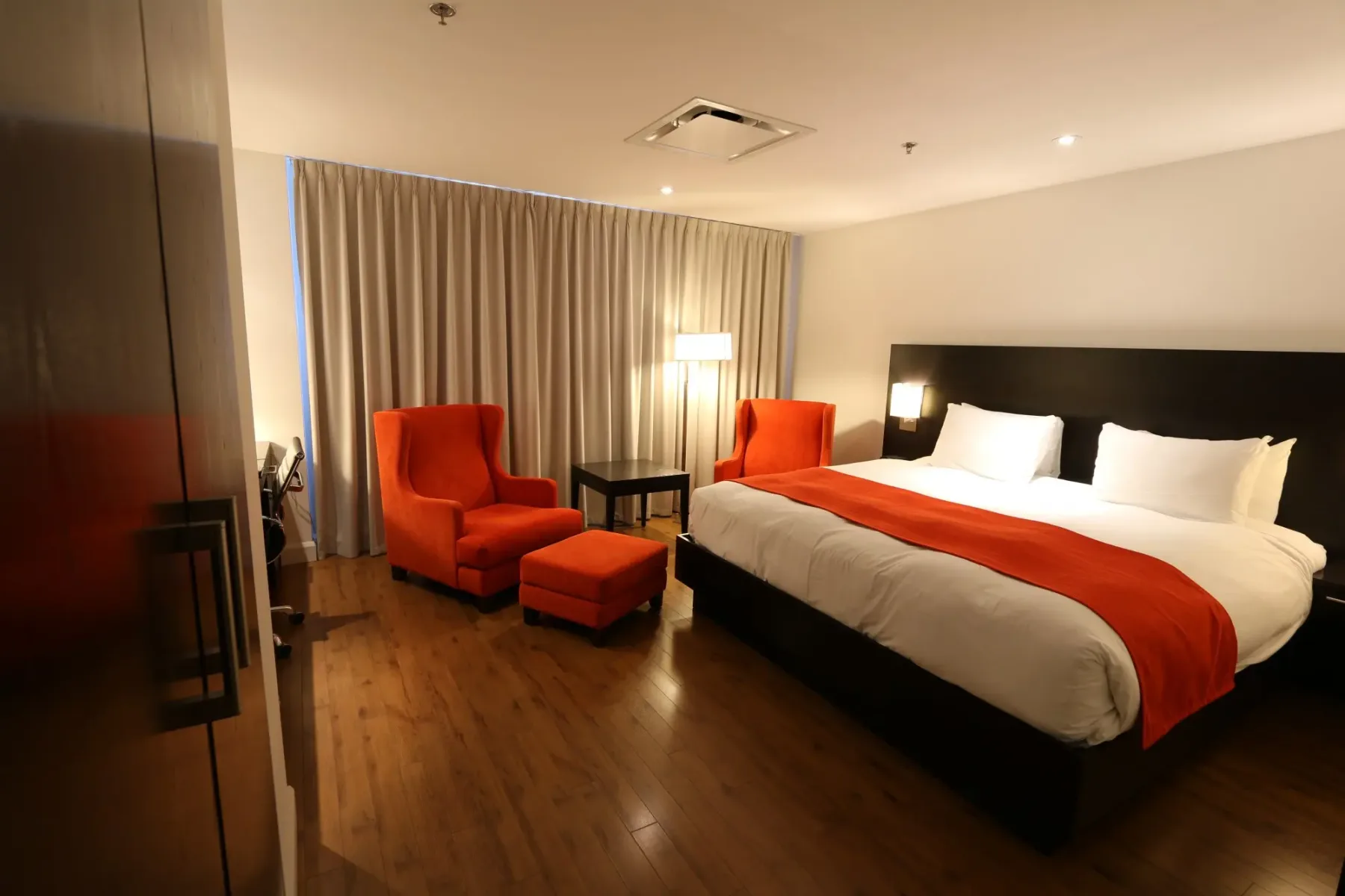 Habitación con cama king