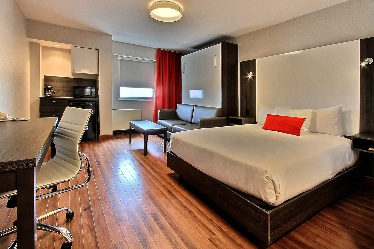 Habitación con cama queen y cama abatible