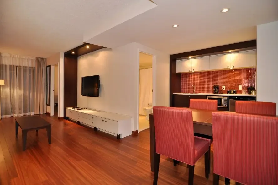 Suite de un dormitorio en un piso superior