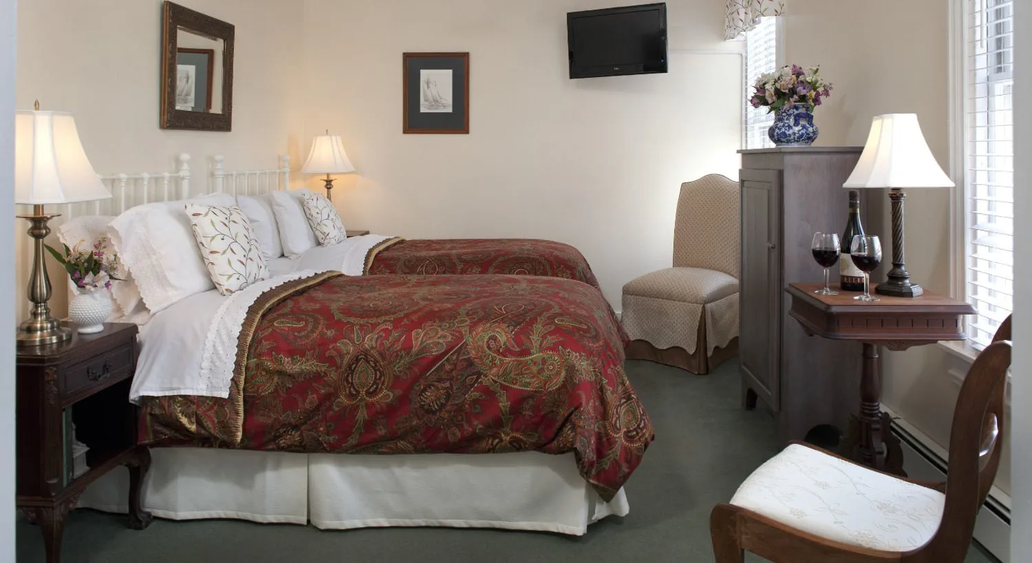 Cape Elizabeth room with twin beds