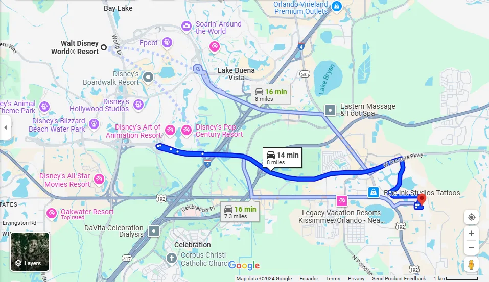 Un mapa de la zona de Orlando muestra carreteras y atracciones cercanas.