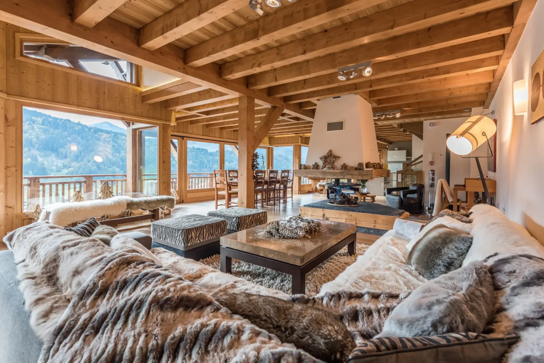 Amplio salón del chalet familiar de lujo Omaroo II en Morzine