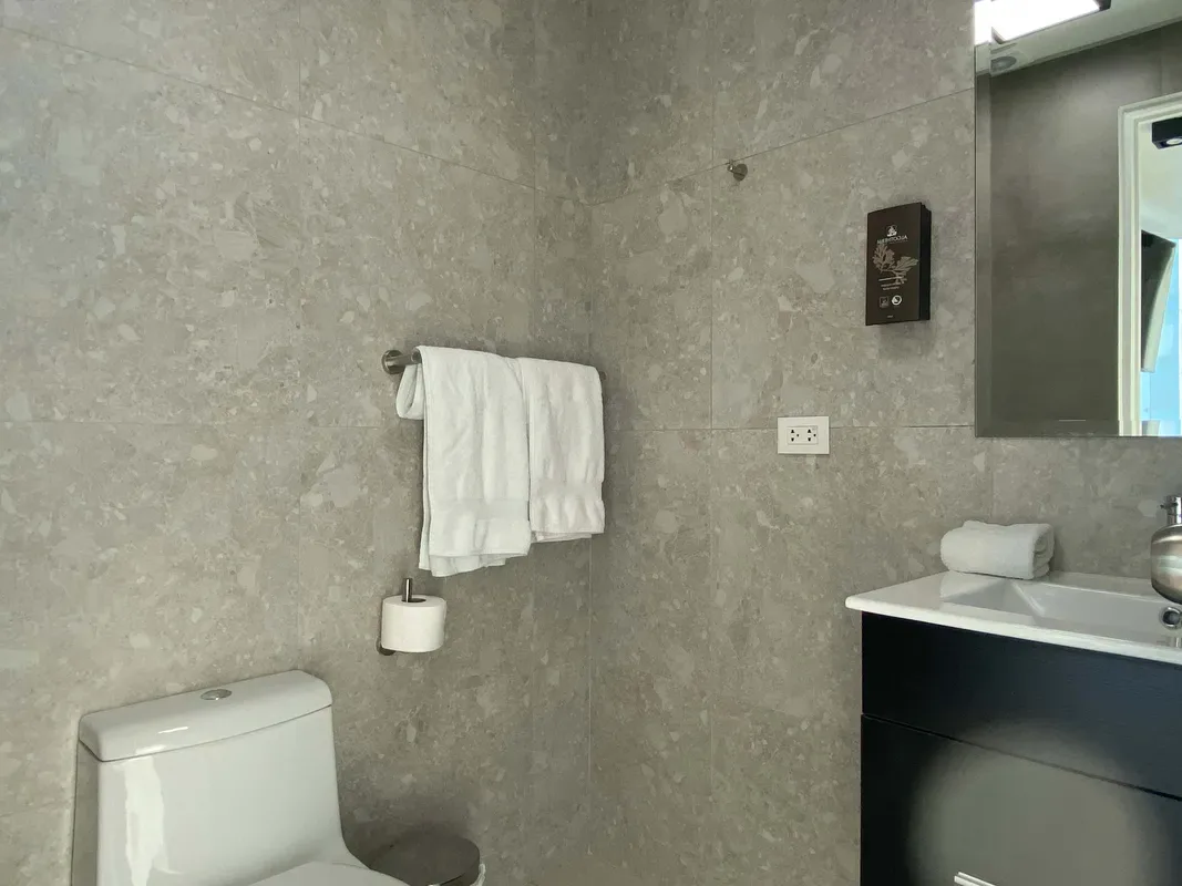 Lovely 2BR w/AC near Kennedy Park