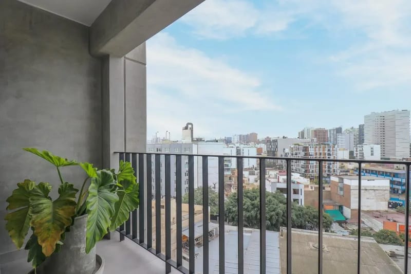 Extraordinary 2BR with balcony in Miraflores