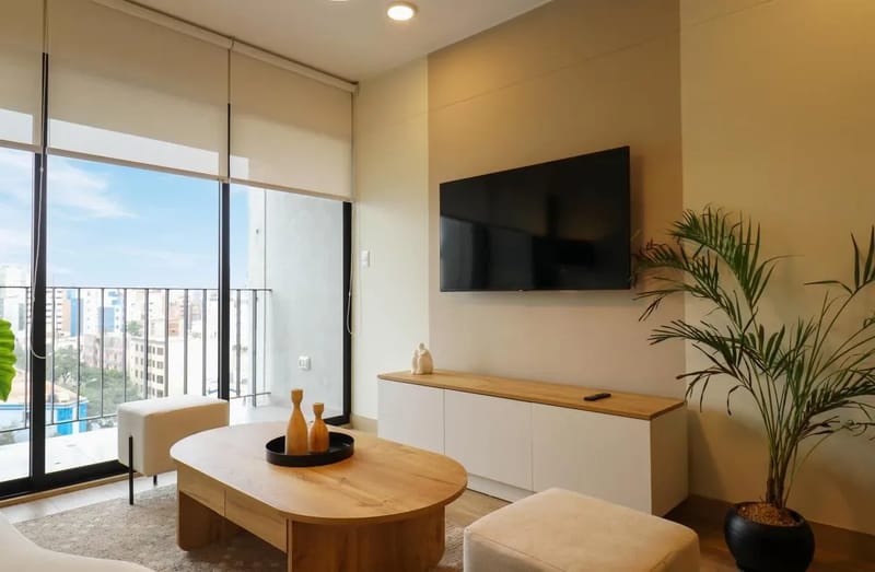 Extraordinary 2BR with balcony in Miraflores