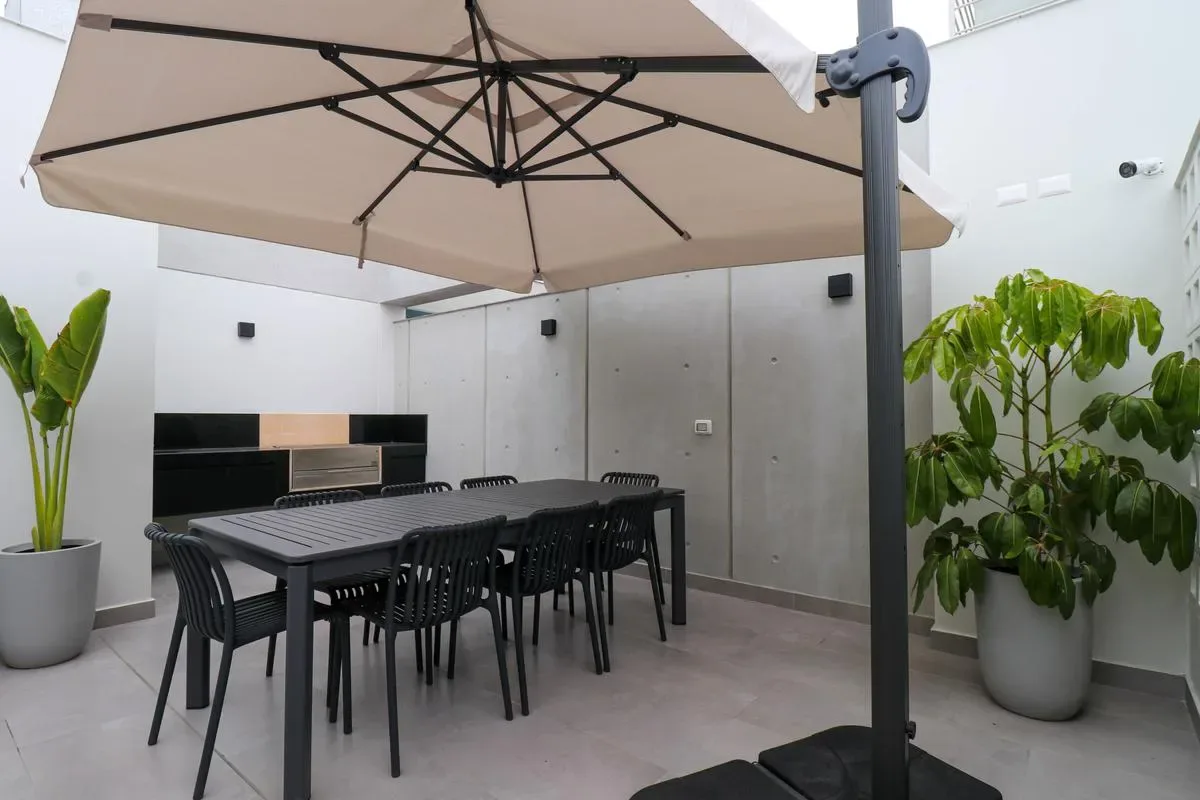 Extraordinary 2BR with balcony in Miraflores