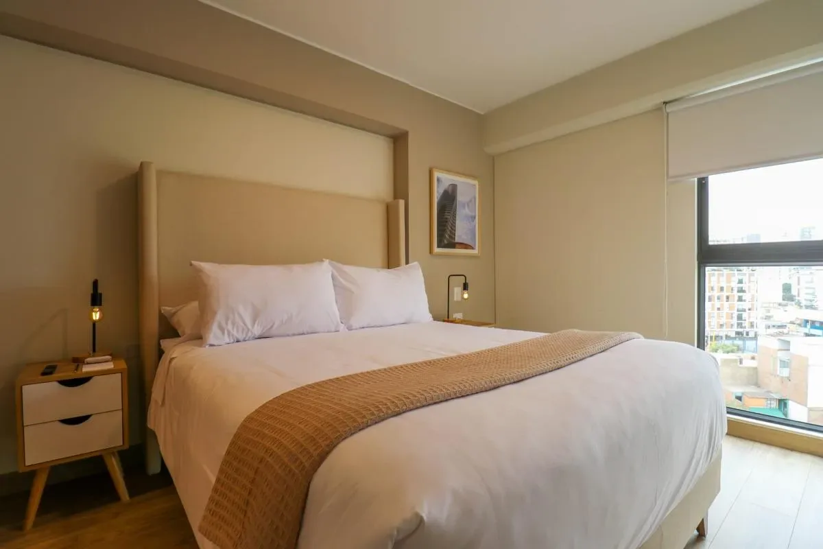 Extraordinary 2BR with balcony in Miraflores
