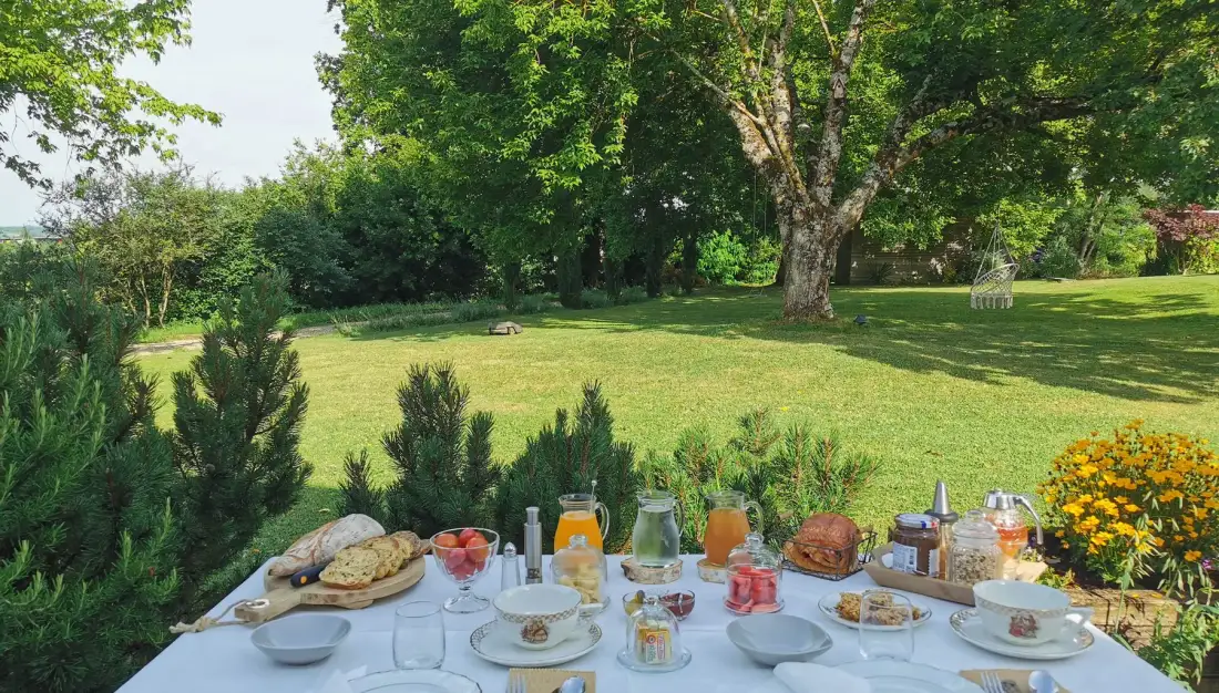 Desayuno al aire libre cuando el tiempo lo permite