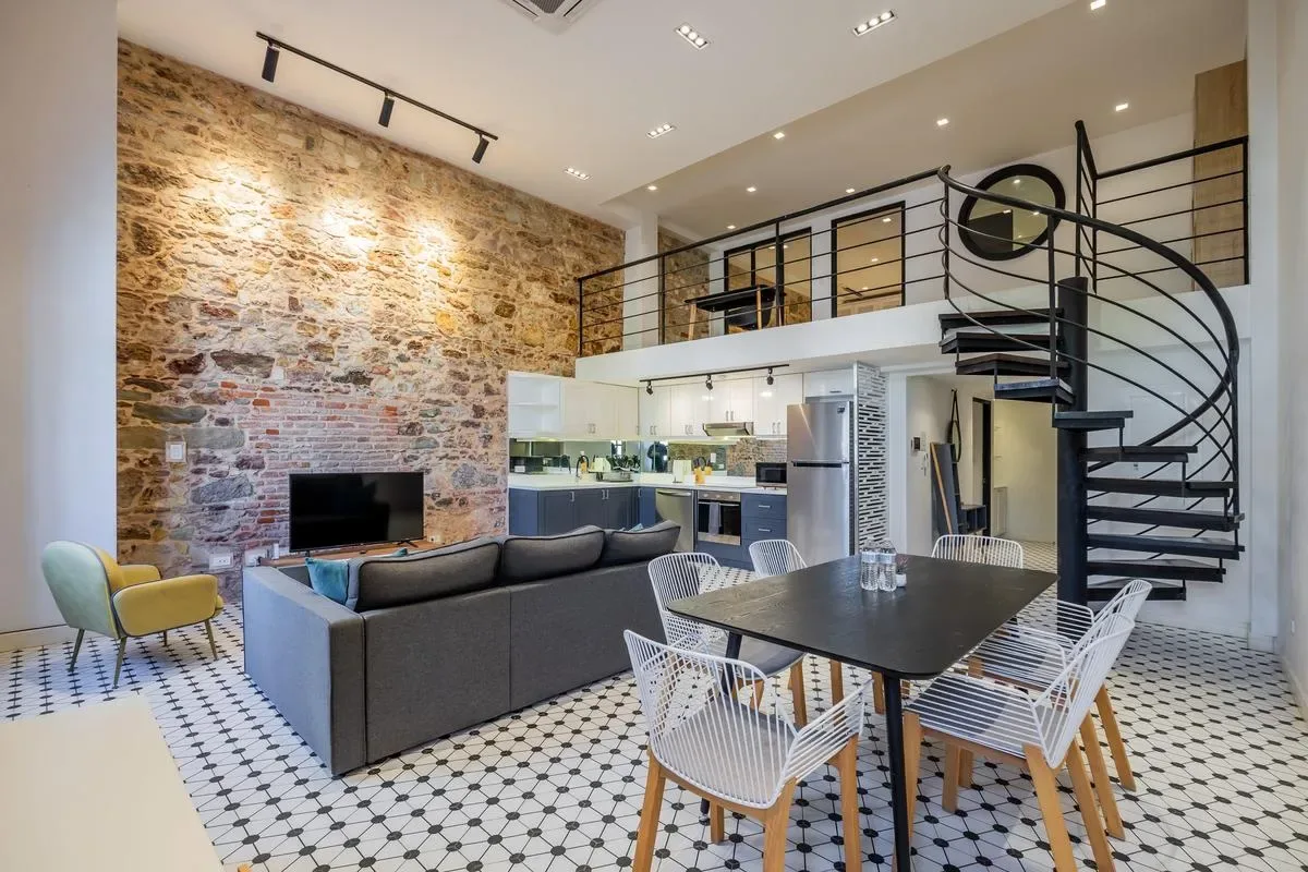 Polished Duplex in Plaza Catedral