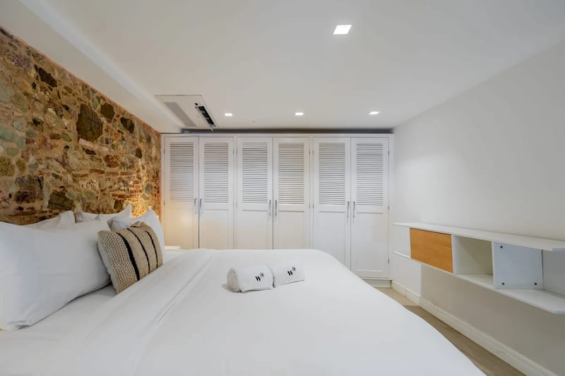 Polished Duplex in Plaza Catedral