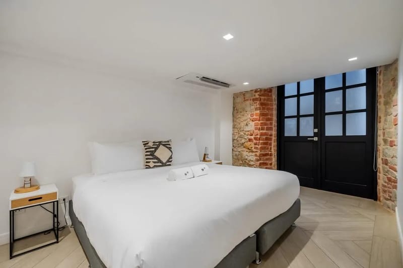 Polished Duplex in Plaza Catedral