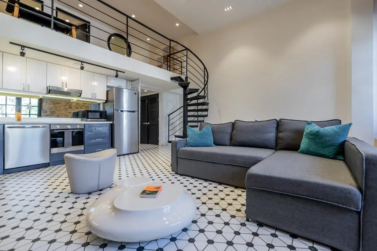 Polished Duplex in Plaza Catedral