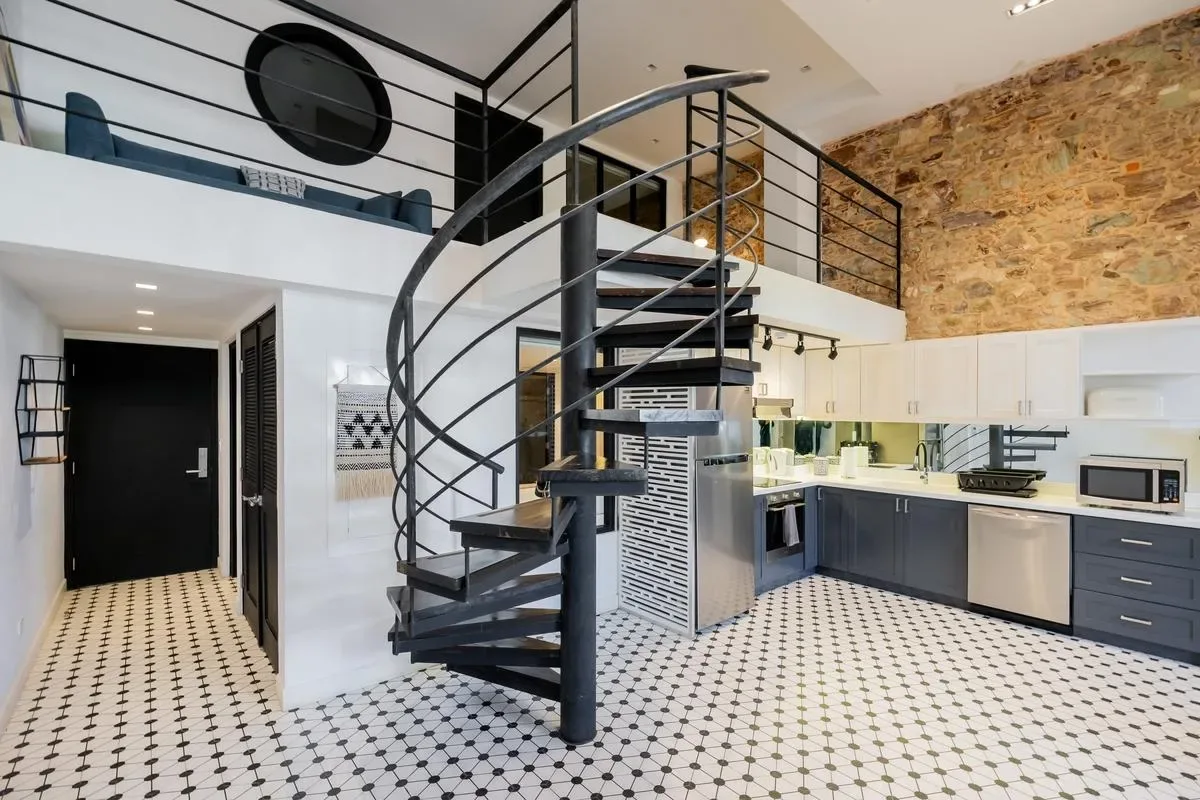 Polished Duplex in Plaza Catedral