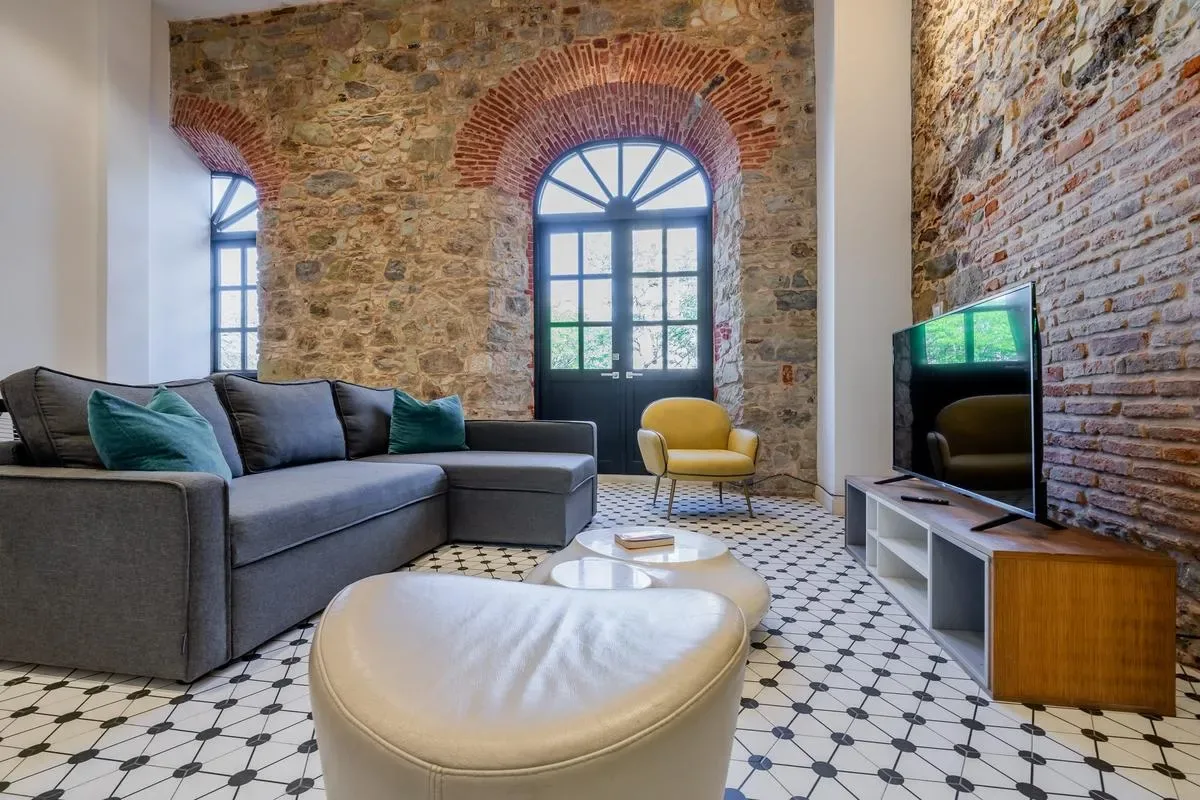 Polished Duplex in Plaza Catedral