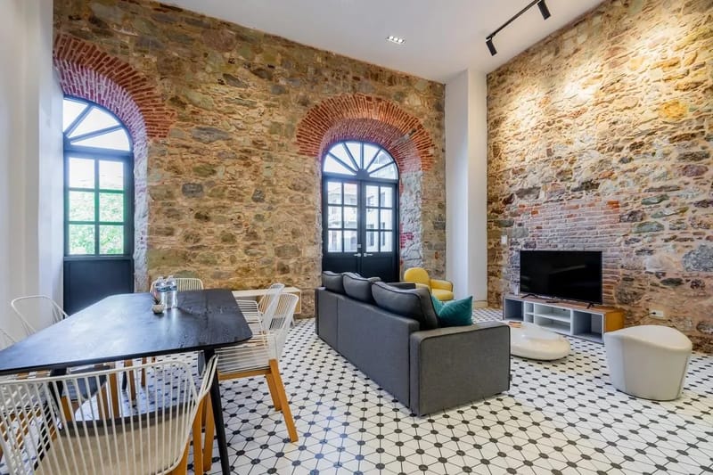 Polished Duplex in Plaza Catedral
