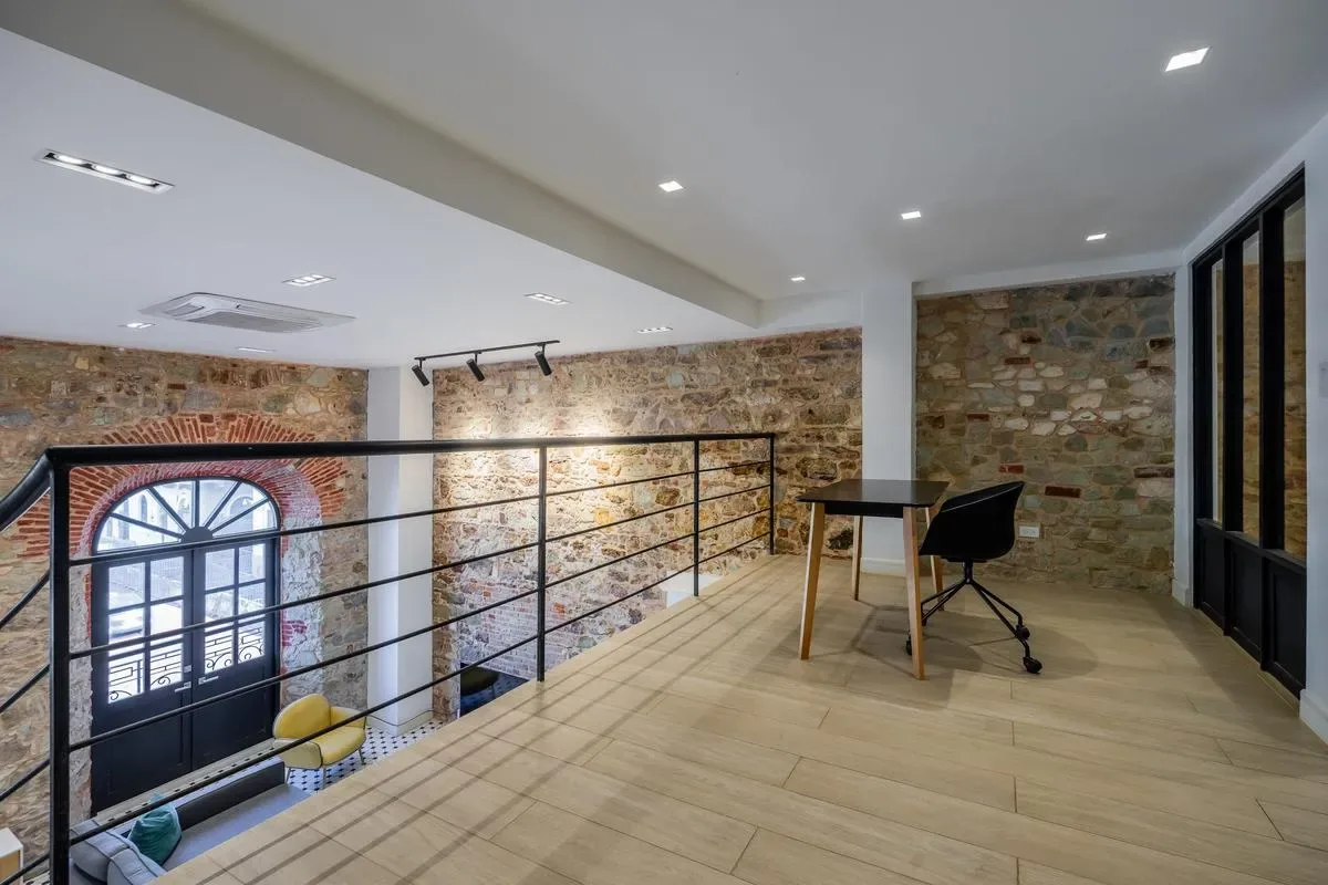 Polished Duplex in Plaza Catedral
