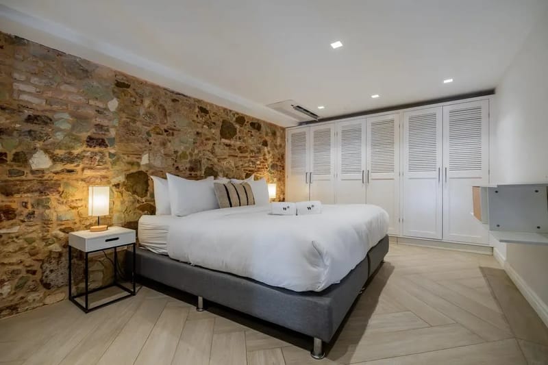 Polished Duplex in Plaza Catedral