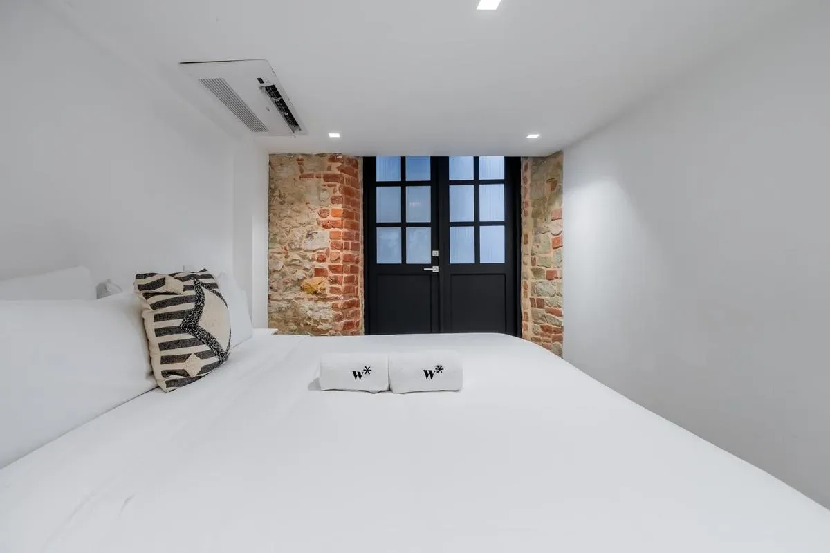Polished Duplex in Plaza Catedral