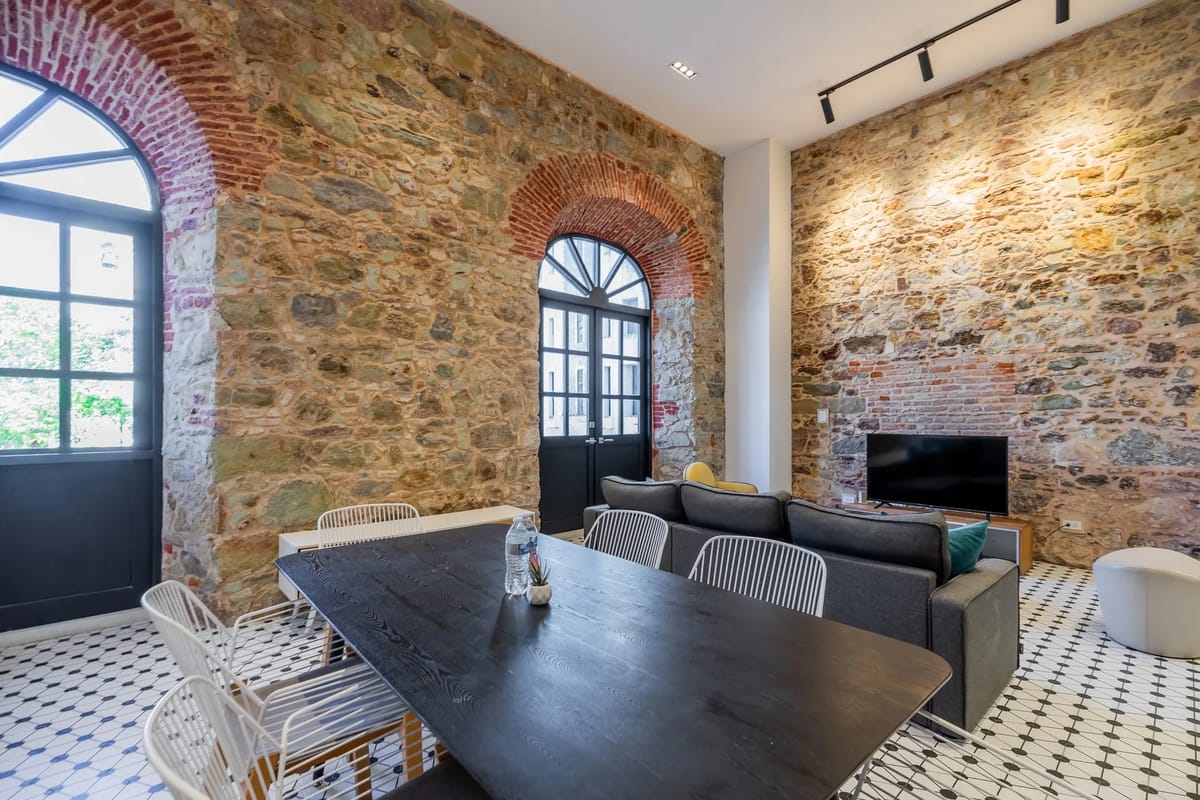 Polished Duplex in Plaza Catedral