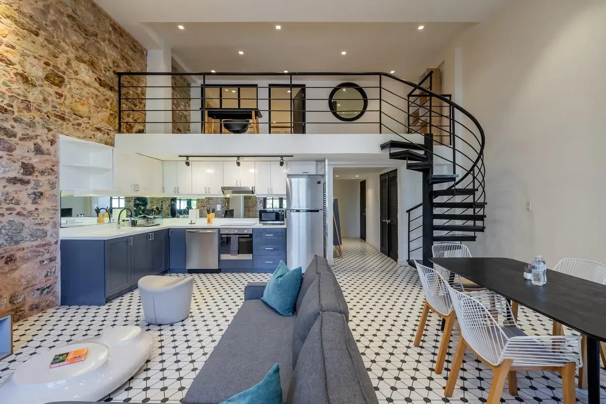 Polished Duplex in Plaza Catedral
