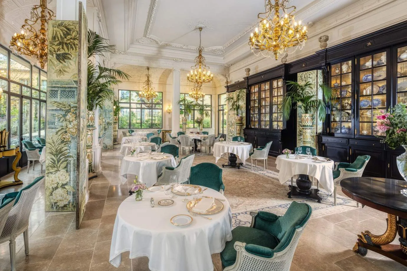Restaurant dining room