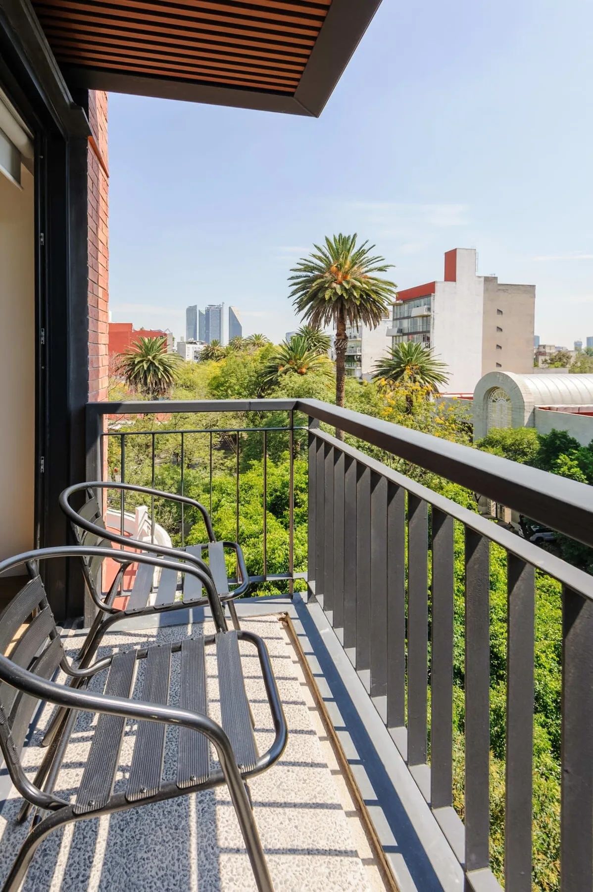 Bright 2BR Duplex with Balcony in Condesa