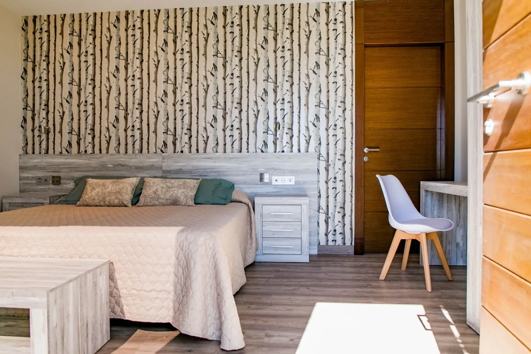 Superior double room with sea views and en-suite bathroom, pool level