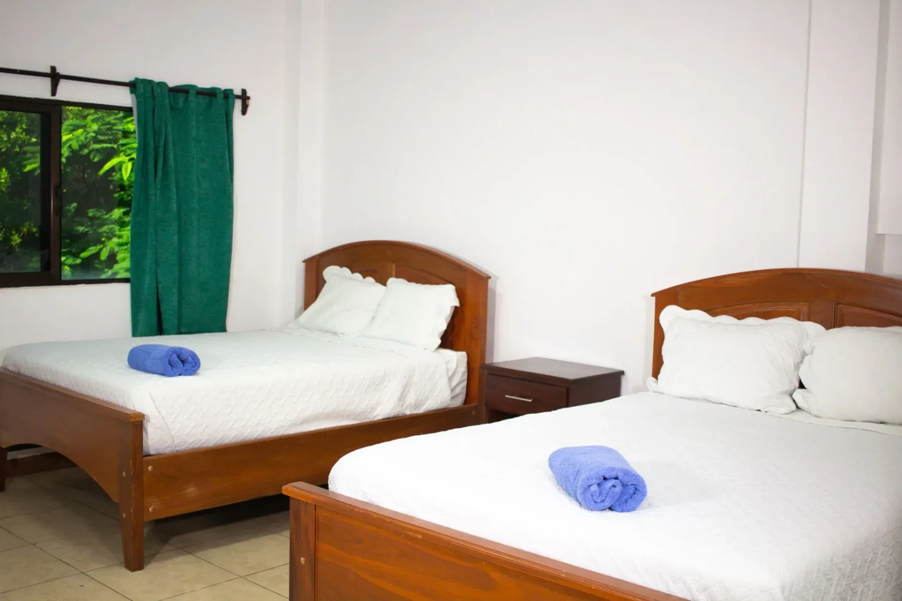 Dormitorio con dos camas
